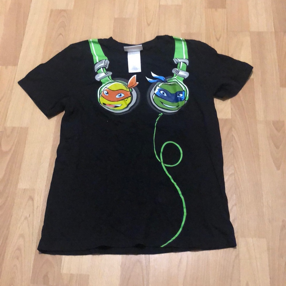Boys large ninja turtles tshirt